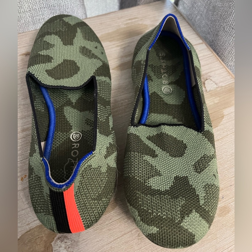 Kids size 4 Rothy’s camouflage, loafer